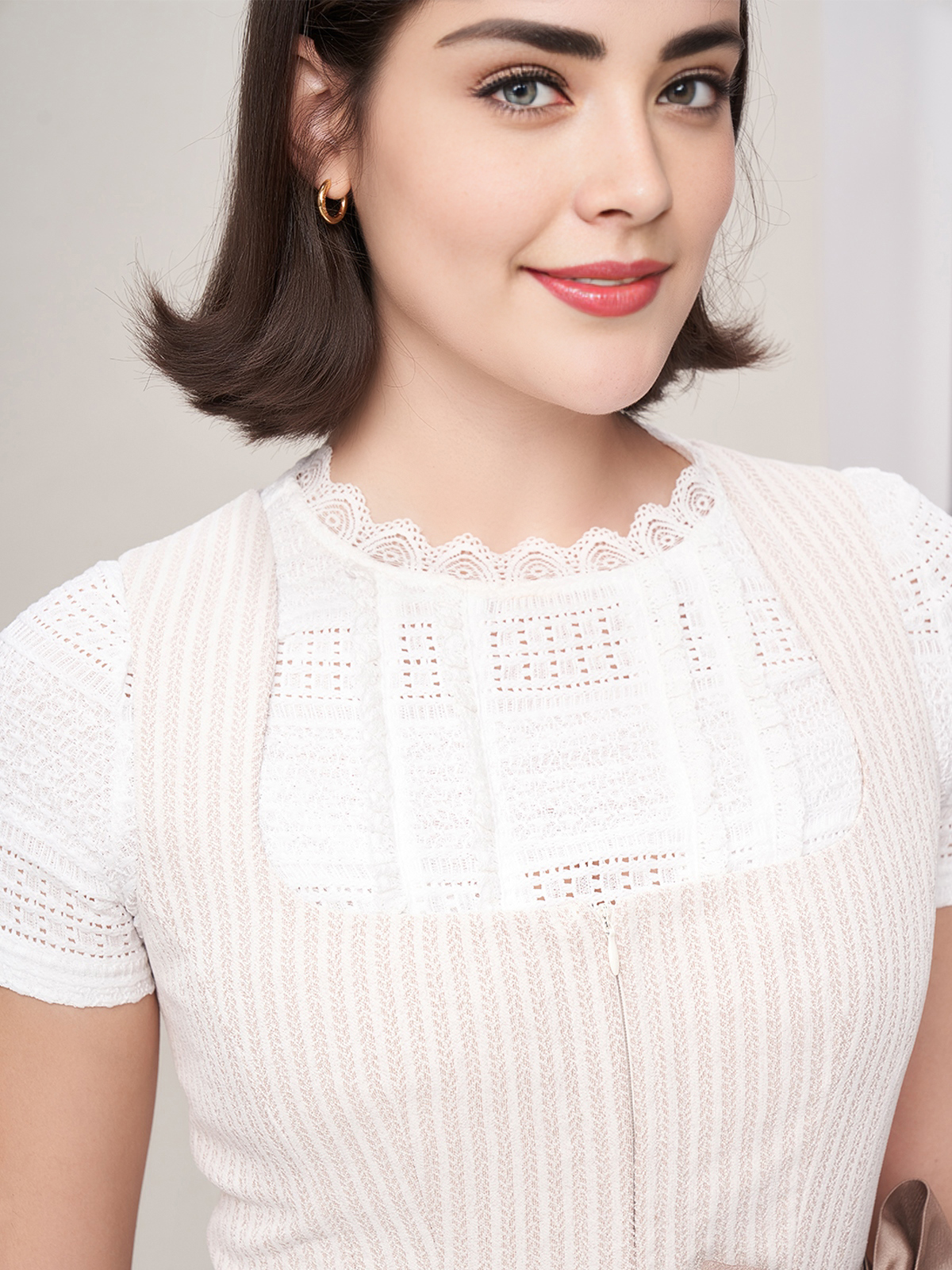 Modernes Dirndl in Salbeigrün