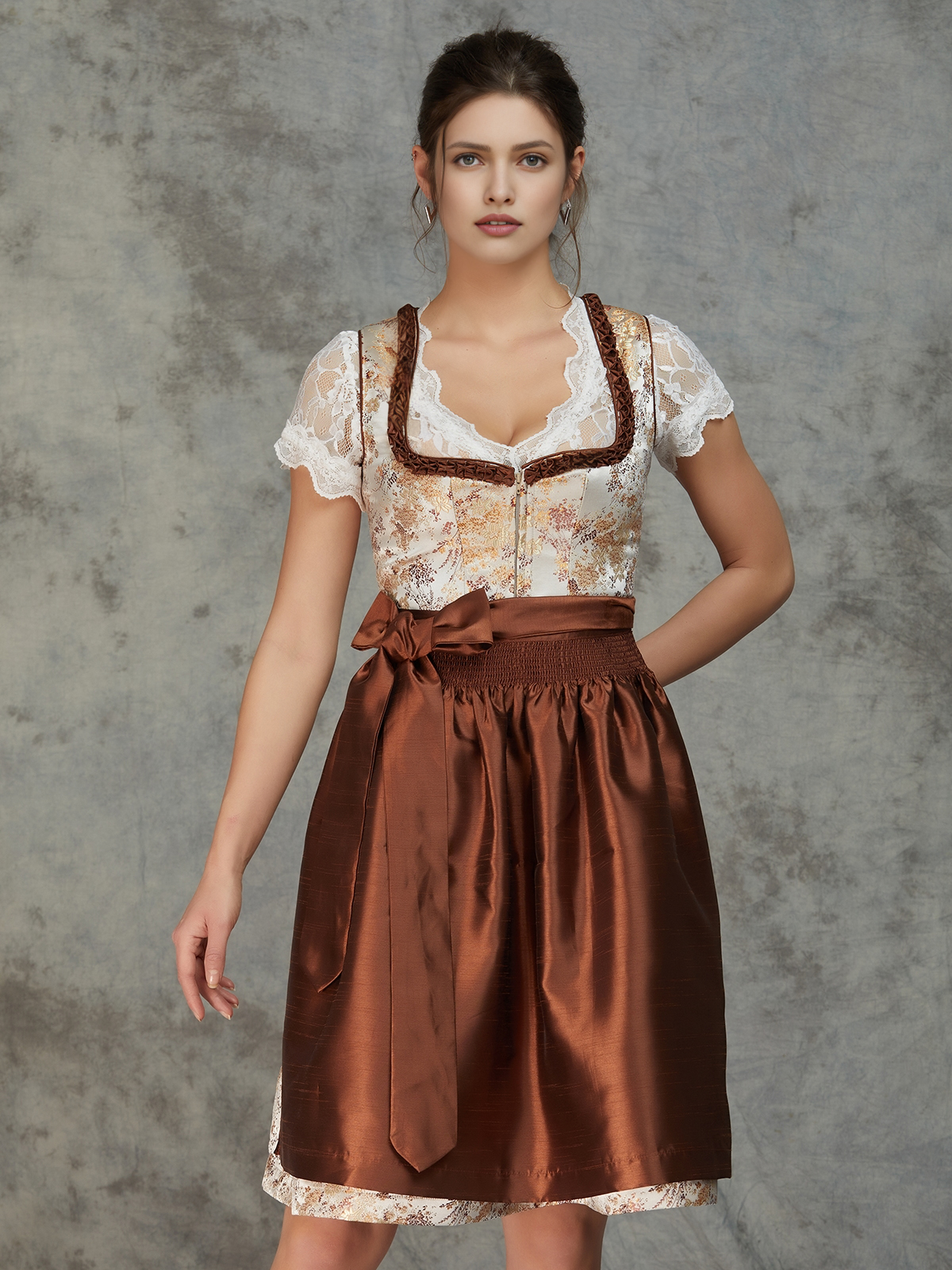 Modernes Dirndl in Gelb mit schlankem Schnitt