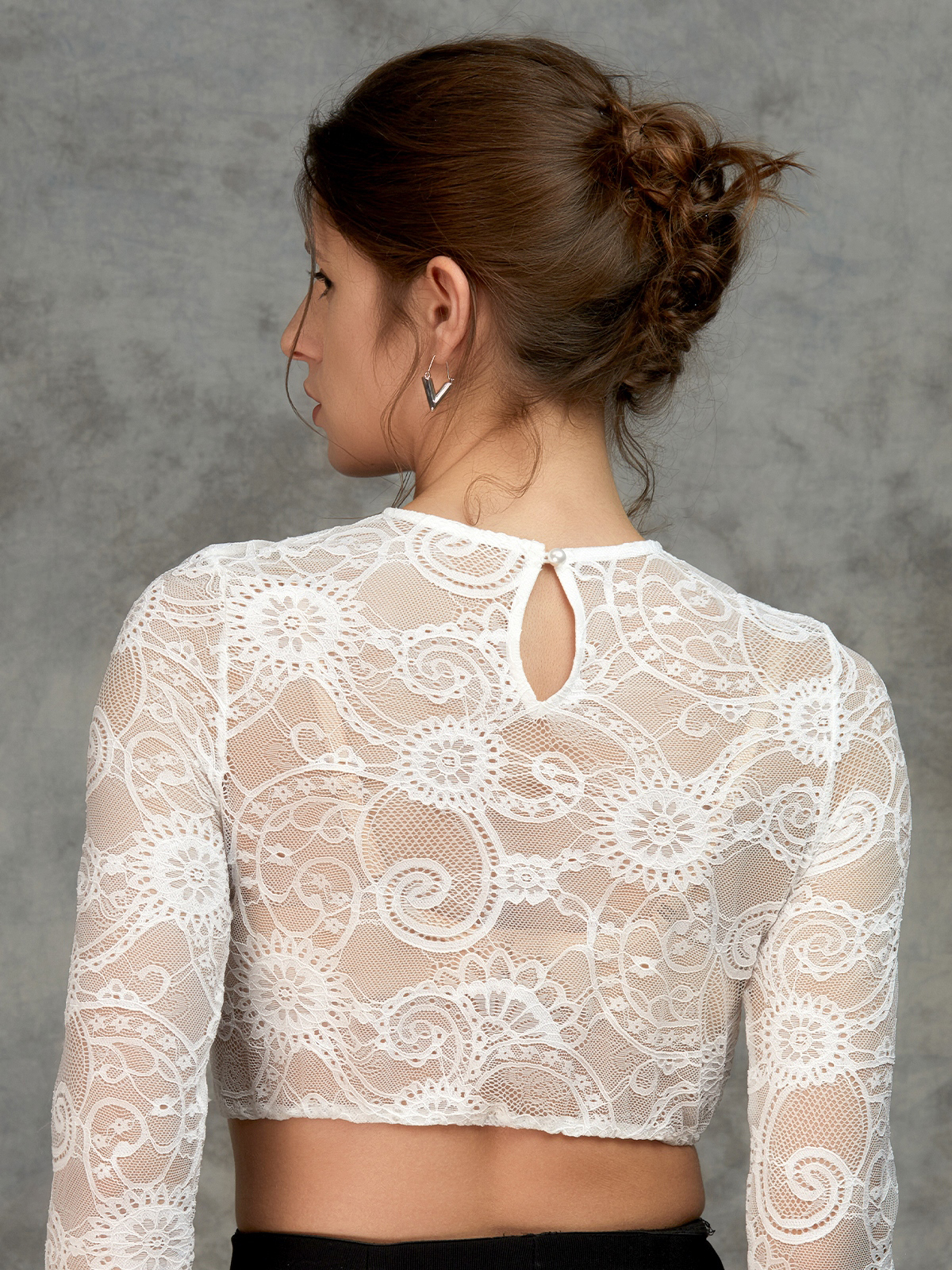 Dirndl in Weiß mit Spitzenbluse