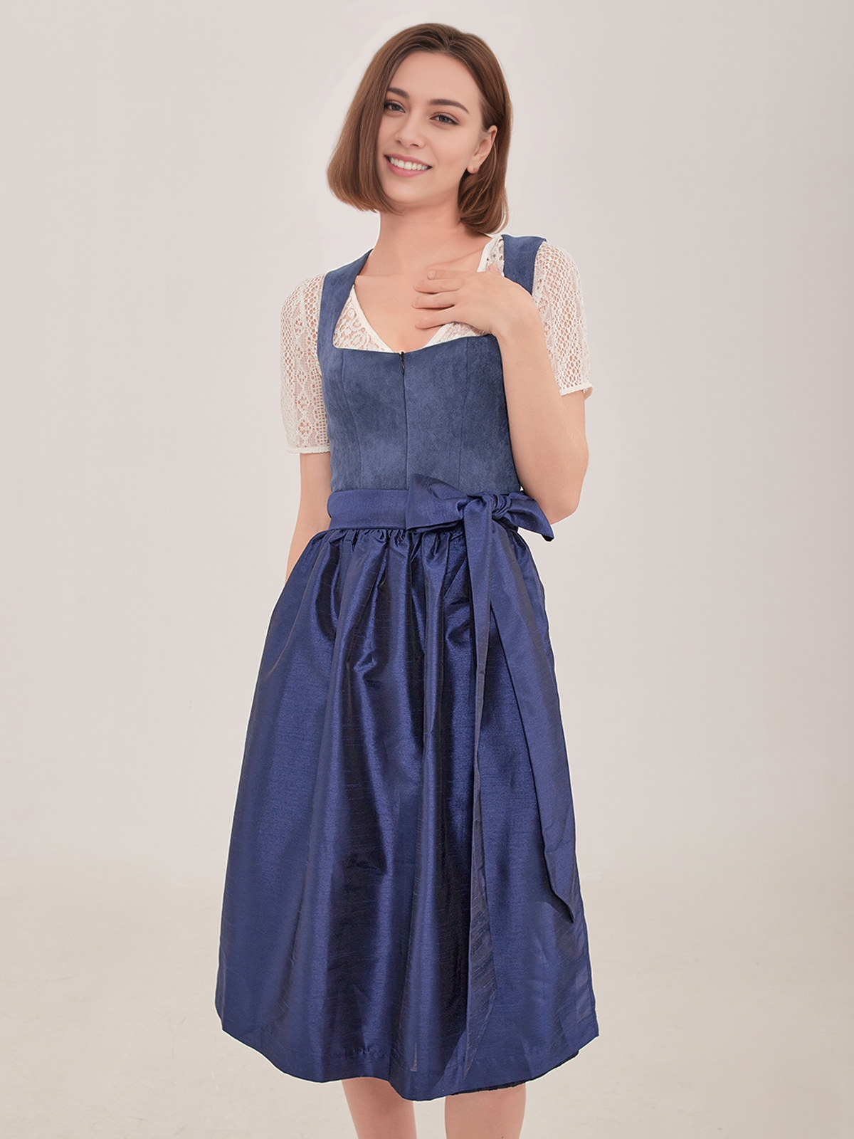 Modernes Dirndl in Blau mit urbanem Stil