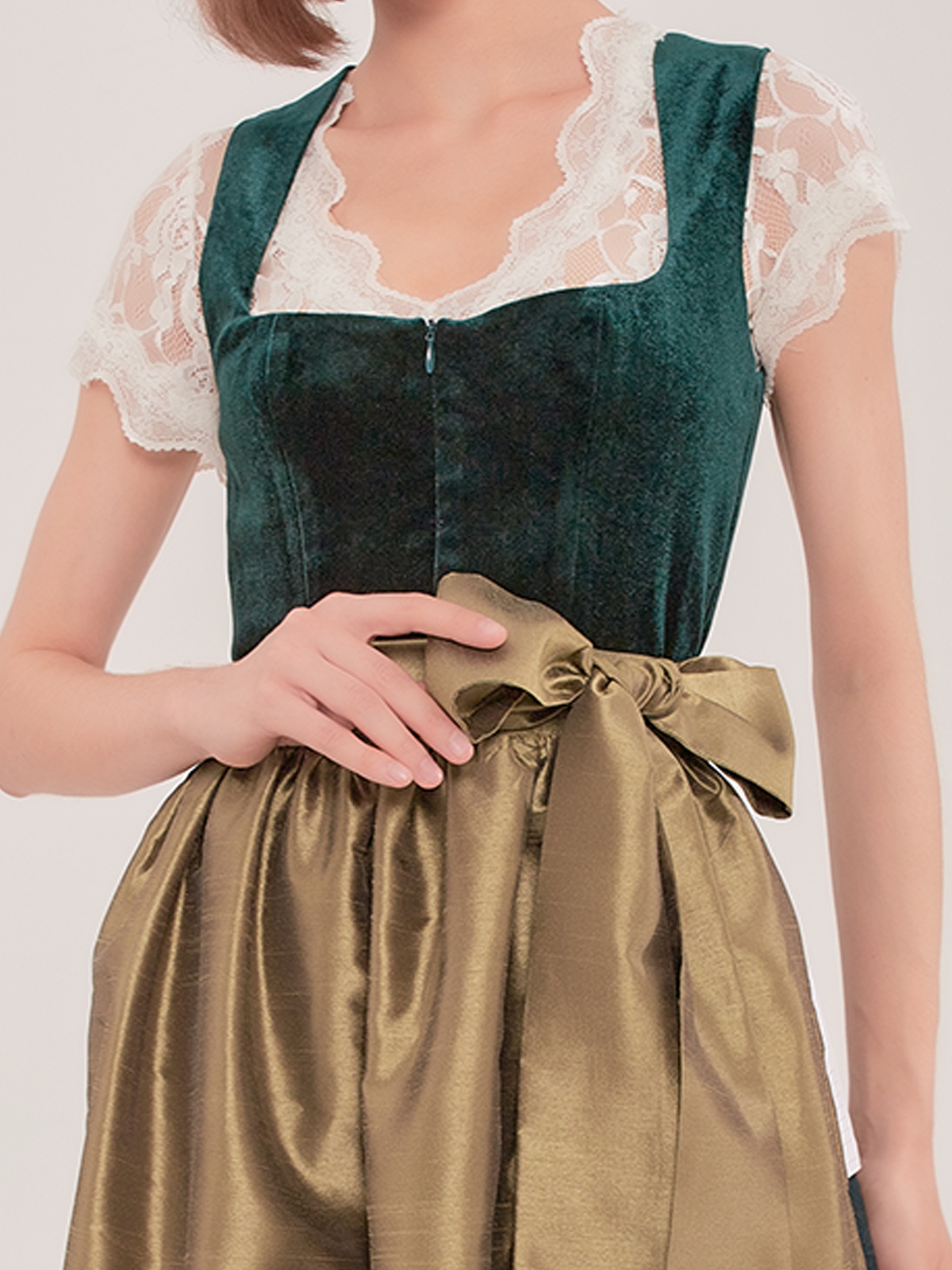 Dirndlbluse hochgeschlossen schwarz