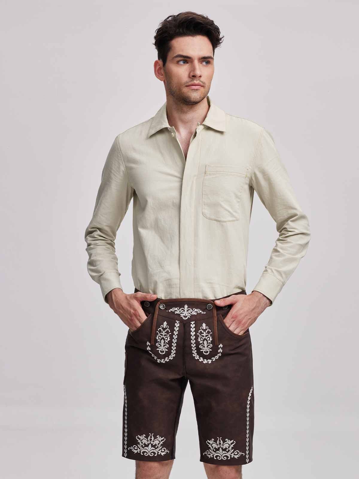 Modernes Dirndl in Beige