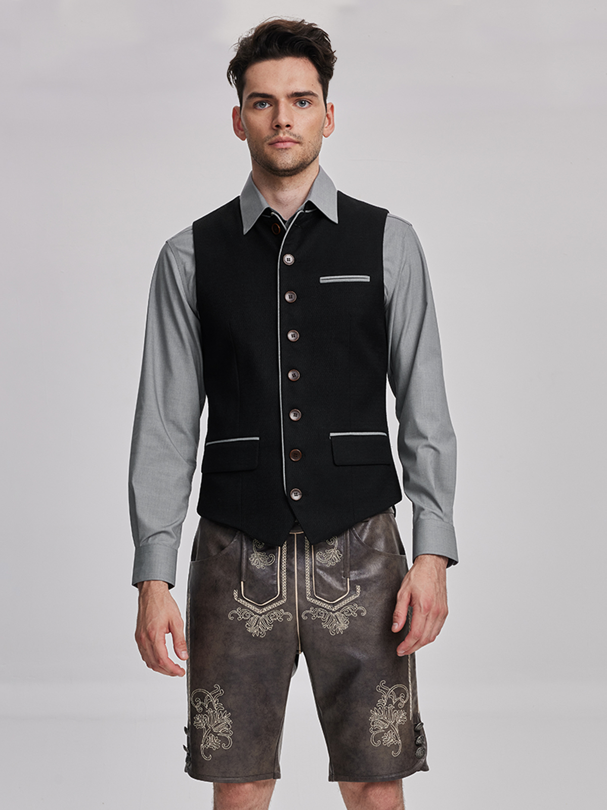 Modernes schwarzes Dirndl mit Weste