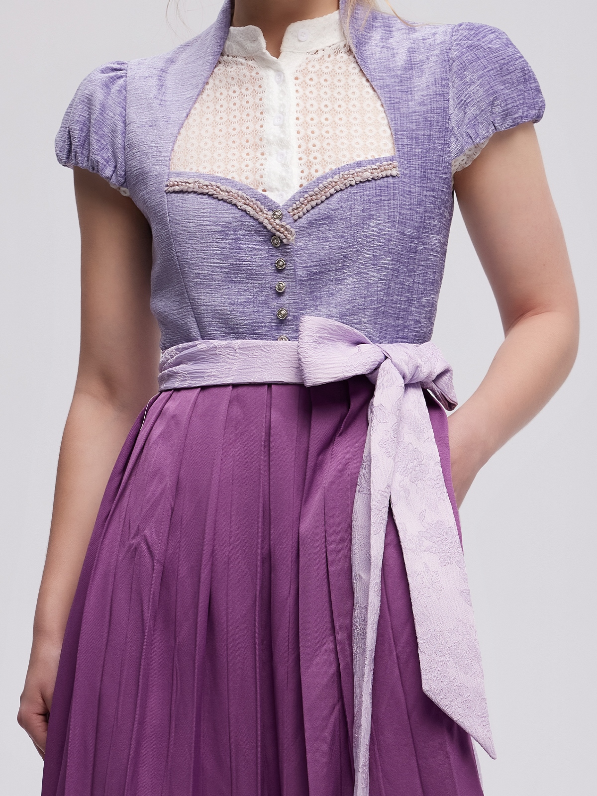 Dirndlbluse mit Spitze in Lila