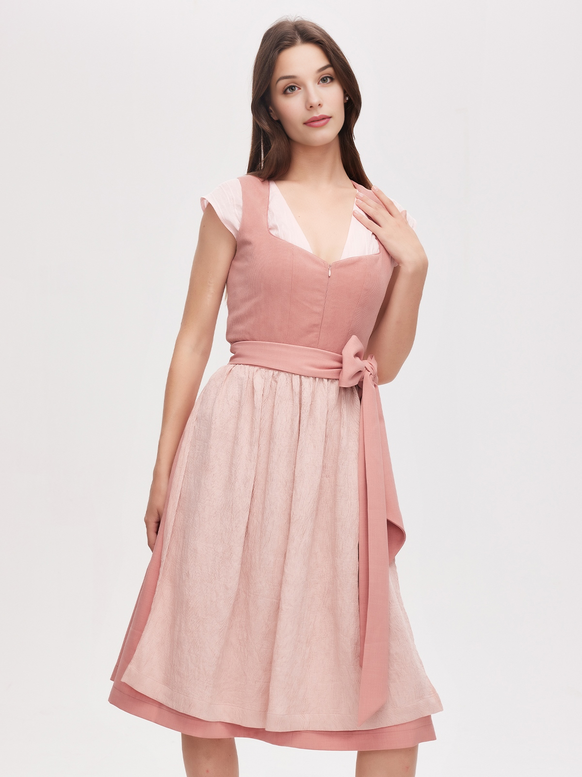 Dirndl in Rosa mit femininem Schnitt