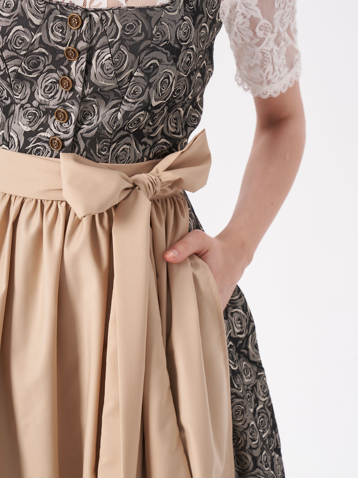 Beiges Dirndl mit floralen Details