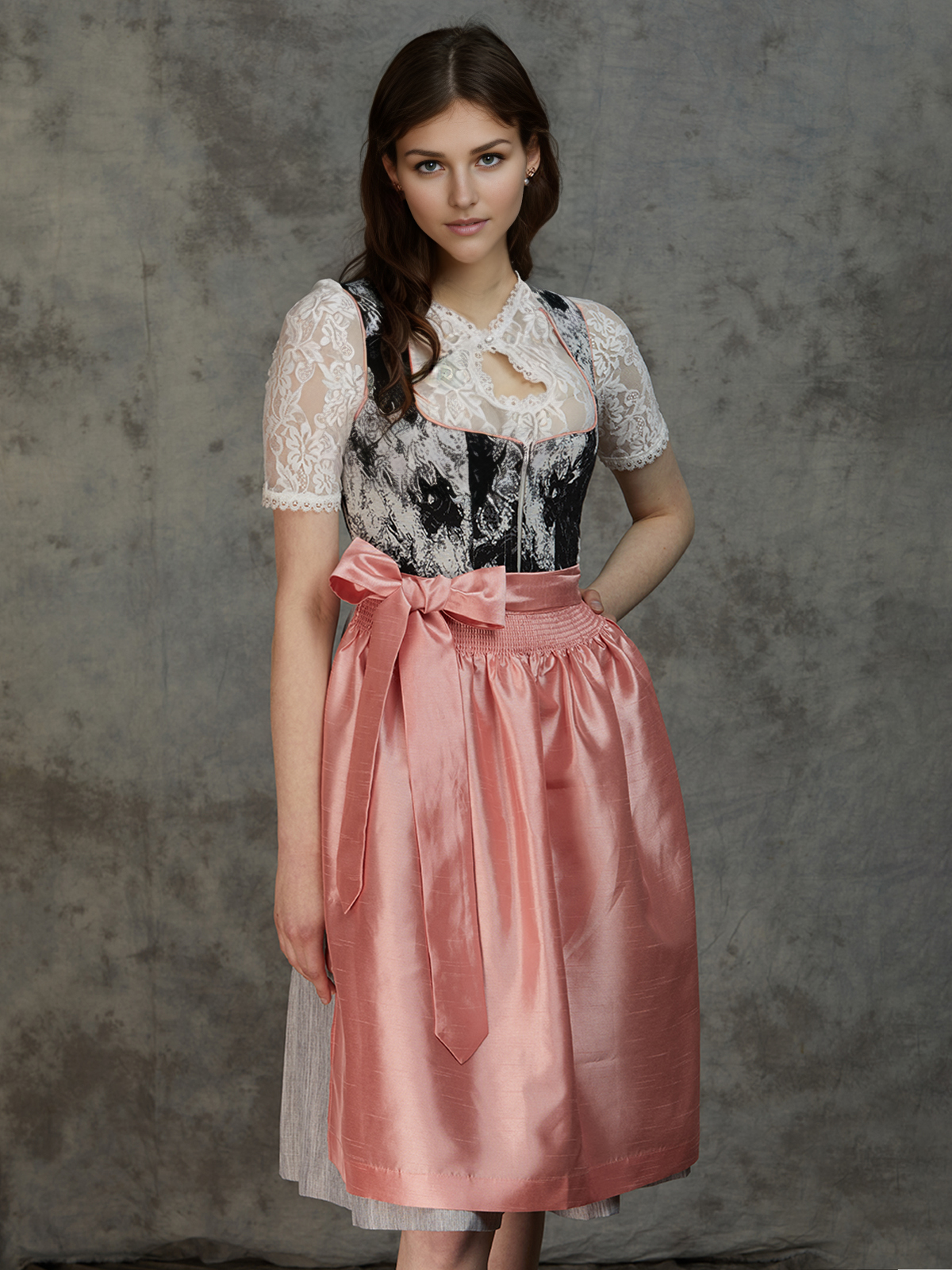 Dirndl mit geradem Ausschnitt in Schwarz