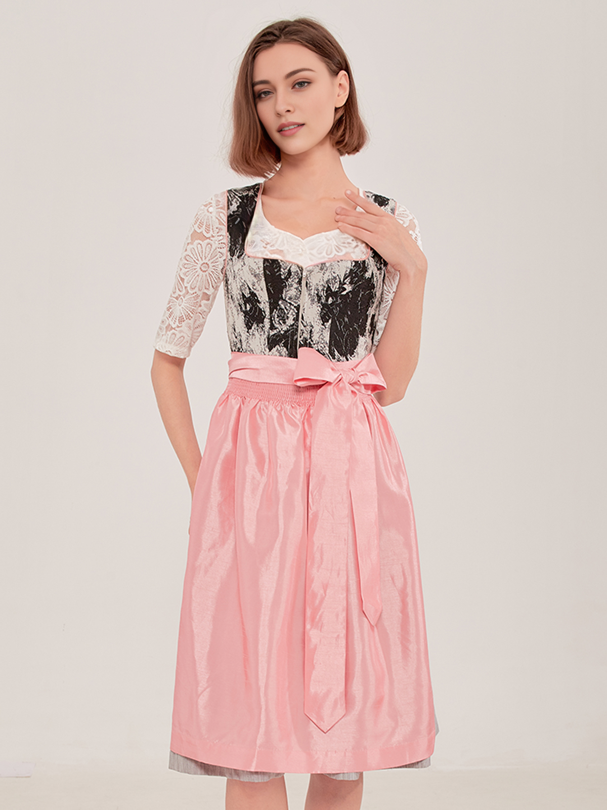 Ehreer Dirndl in Schwarz – Eleganz pur