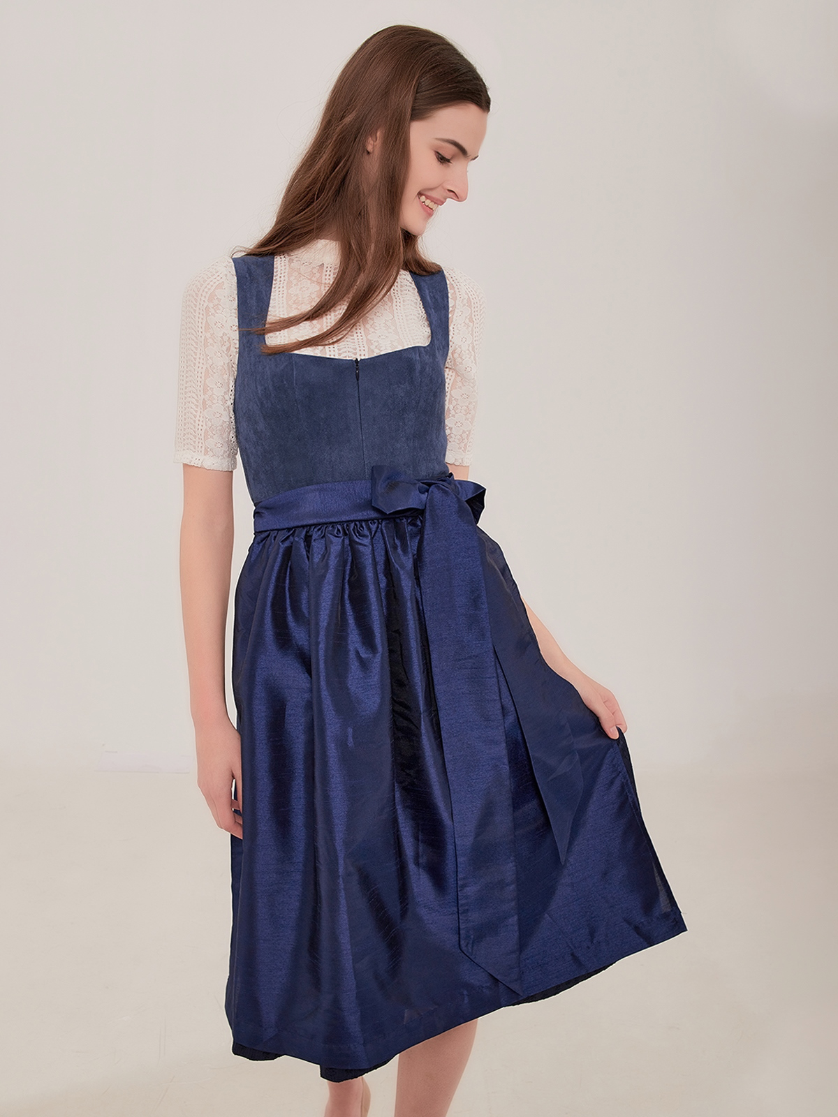 Pinkes Dirndl mit modernem Schnitt