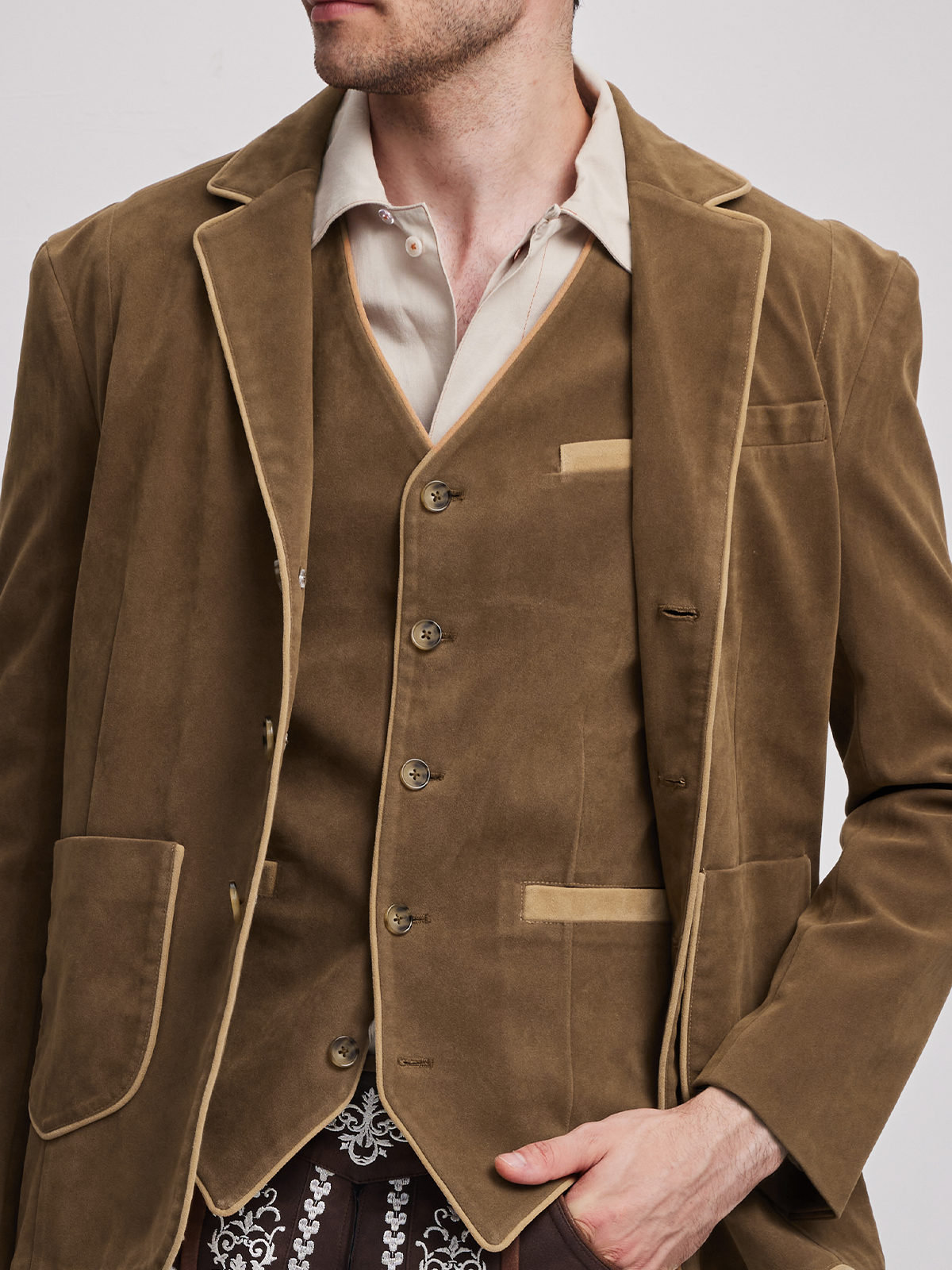 Ein elegantes gelbes Dirndl von Ja Mei