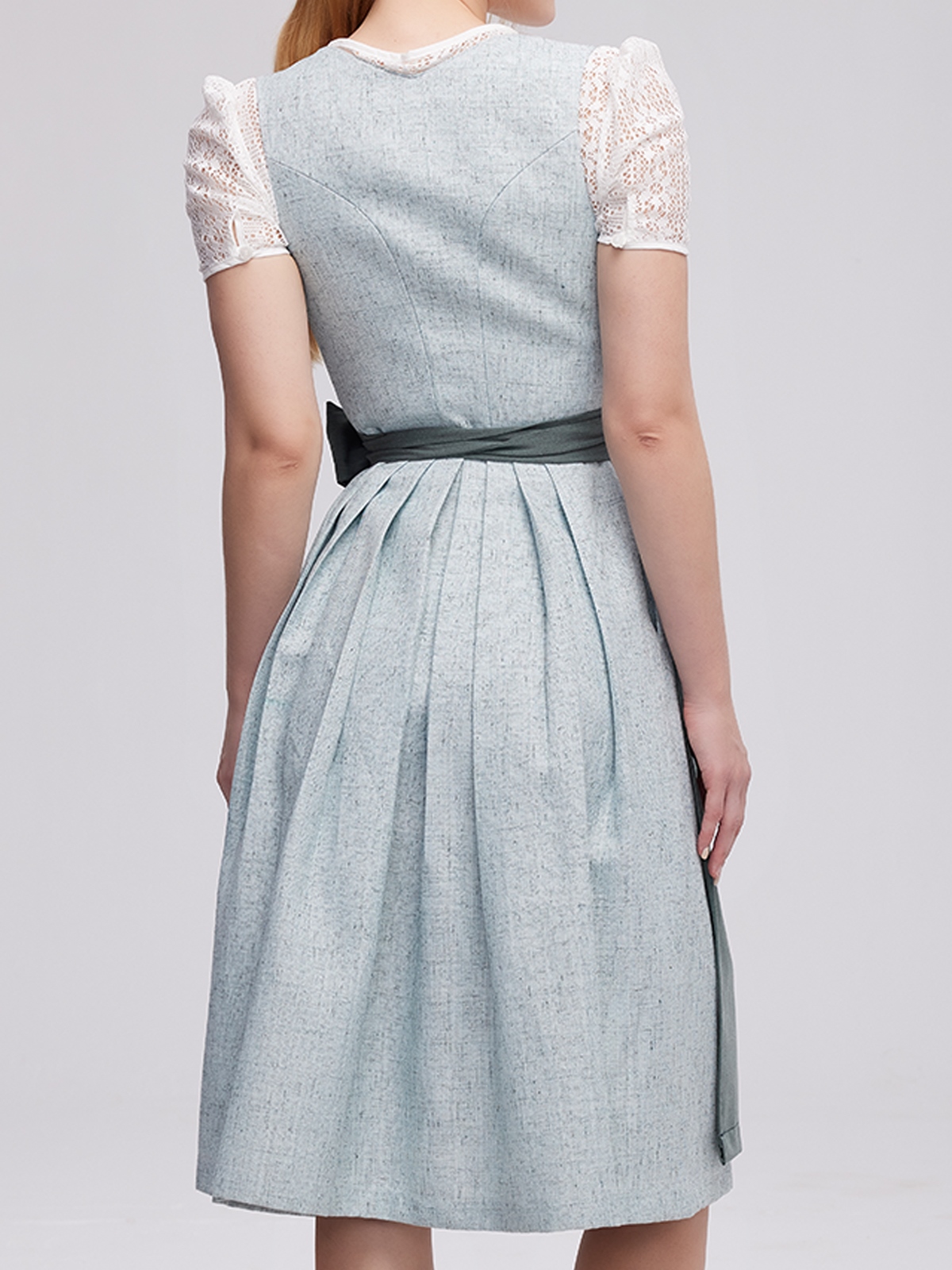 Moderne Dirndl in Grün und Blau