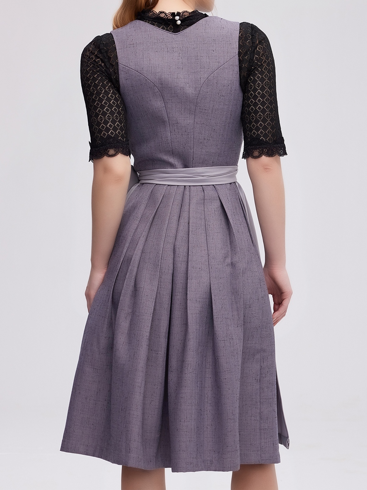 Dirndl mit Ausschnitt in Grau