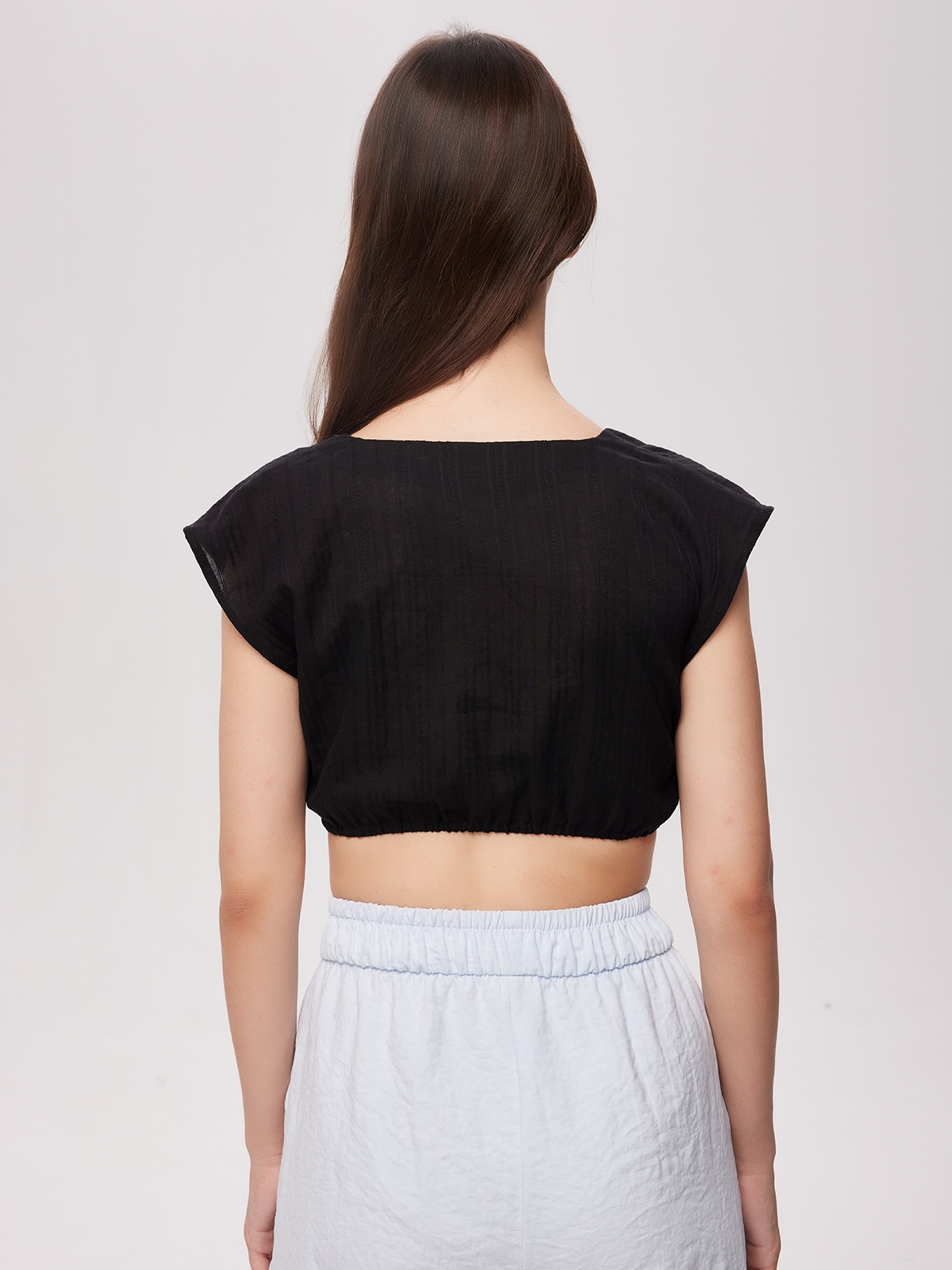Reduziertes schwarzes Dirndl mit schlichter Bluse
