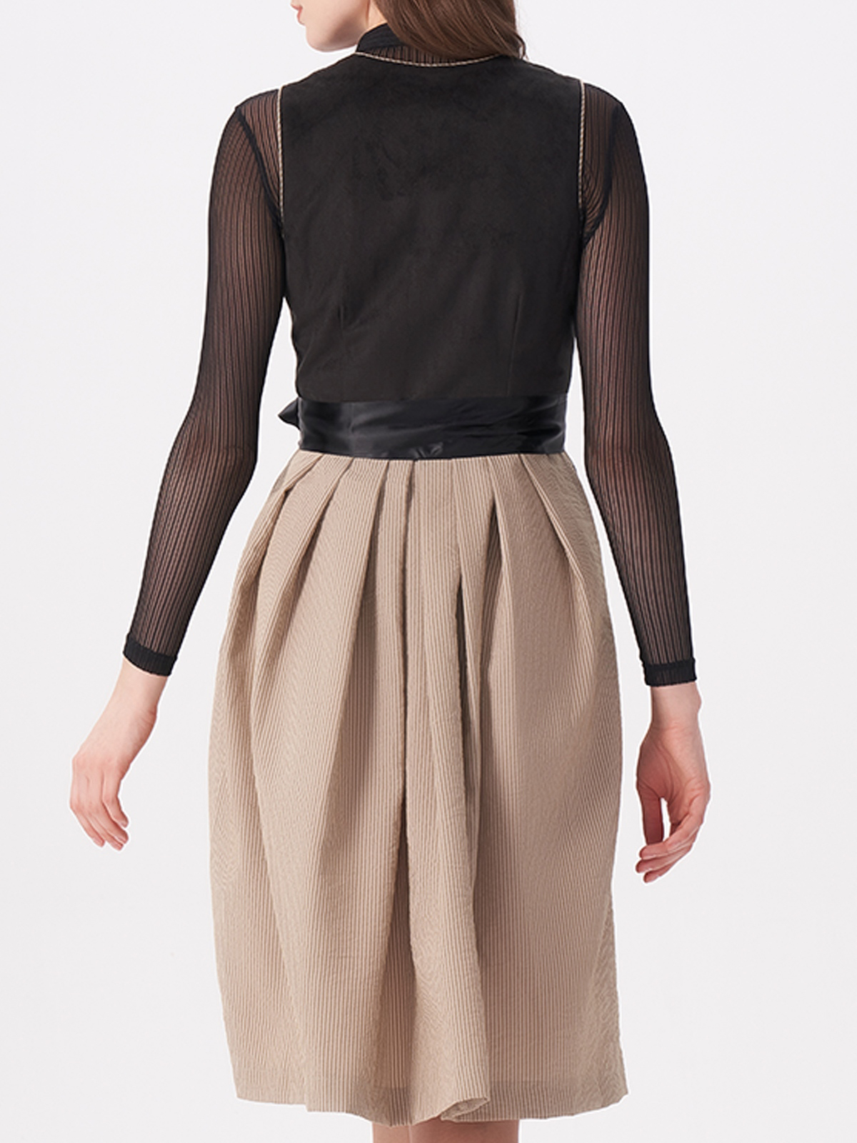 Elegantes schwarzes Dirndl mit modernem Schnitt