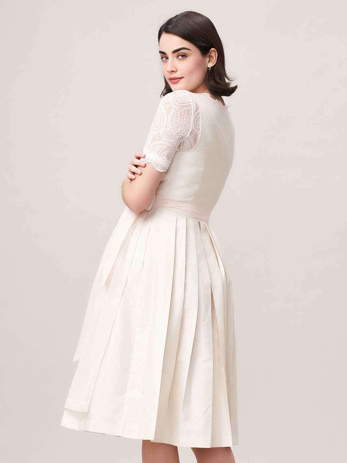 Dirndl in Beige – ein zeitloser Look