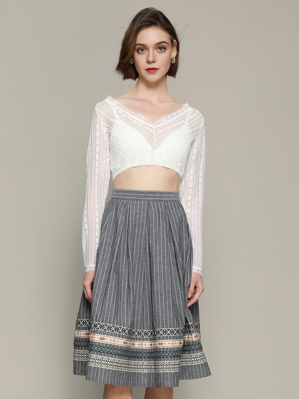 Dirndlkleid beige mit grauem Rock