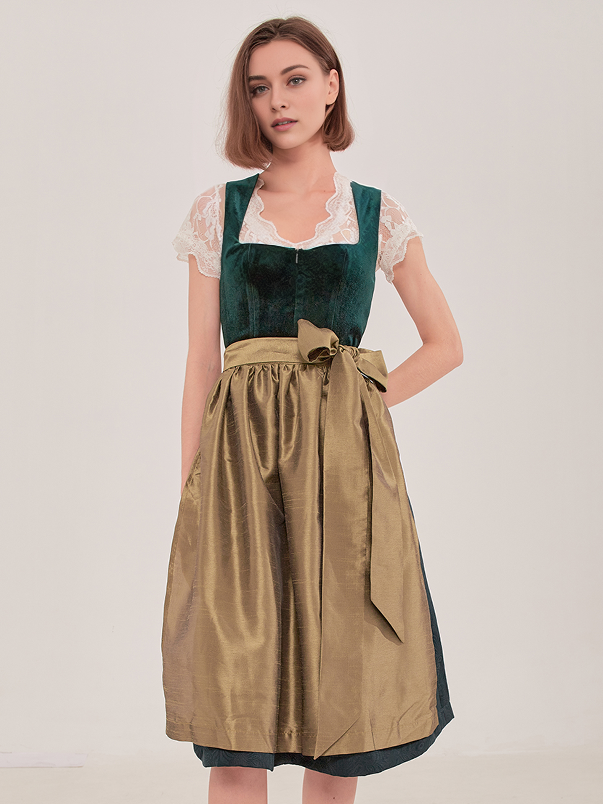 Dirndlbluse mit Spitze in Grün