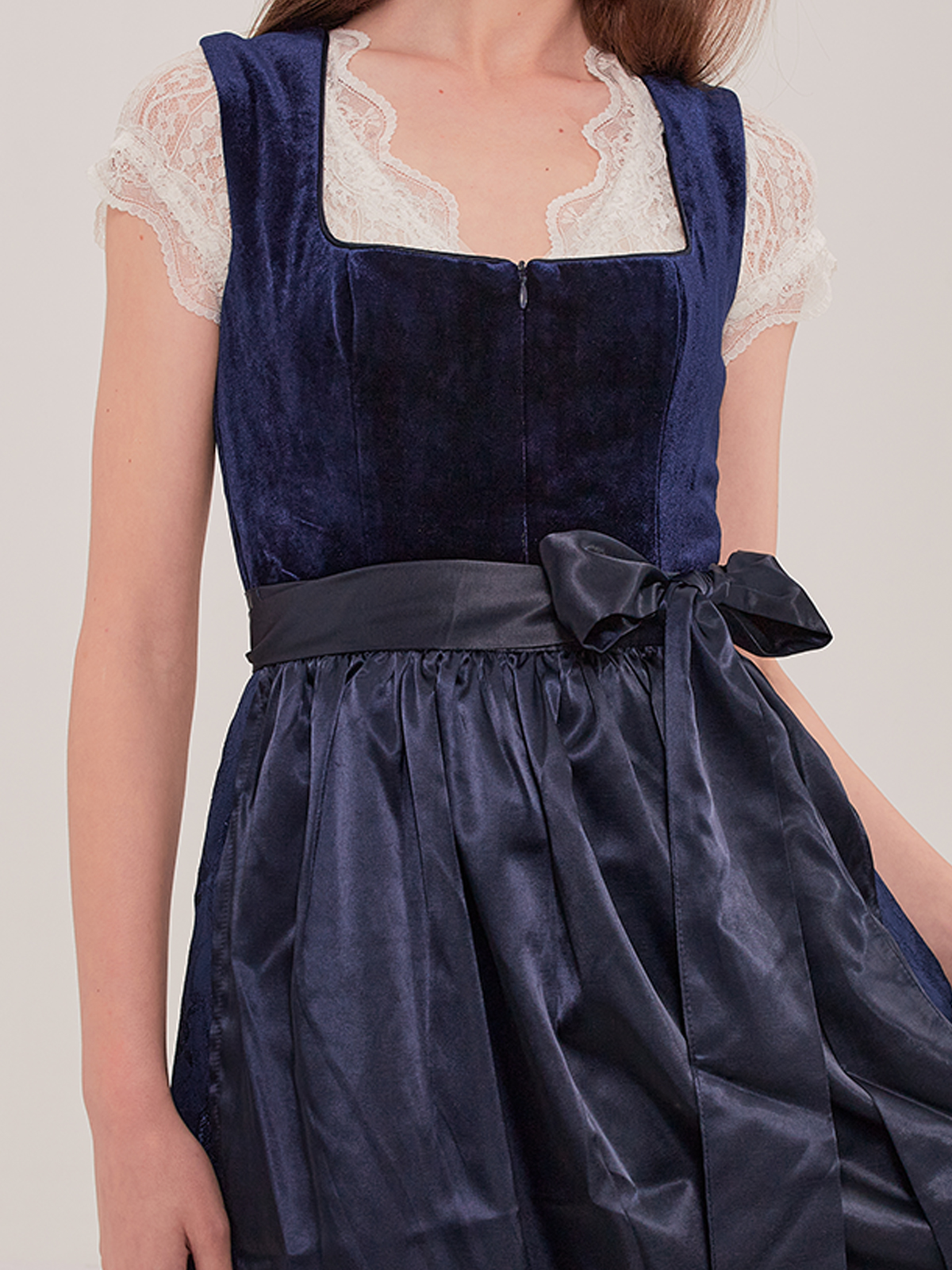 Dirndl in Blau mit Reißverschluss