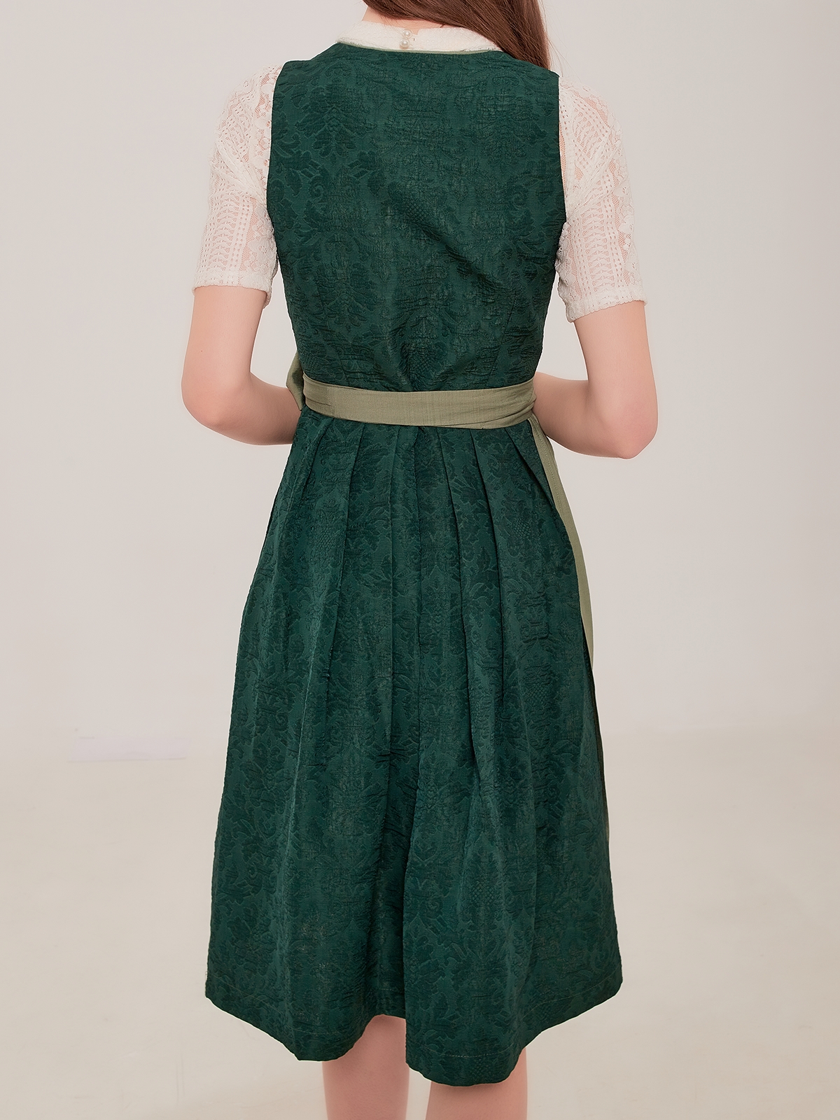 Mini Dirndl Grün in modernem Design