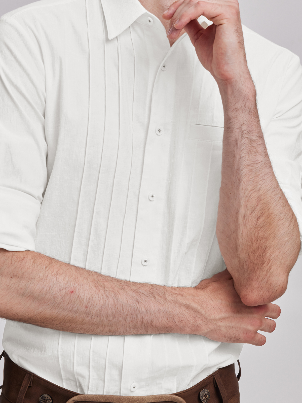 Modernes Dirndl in eleganter Weiß-Variante