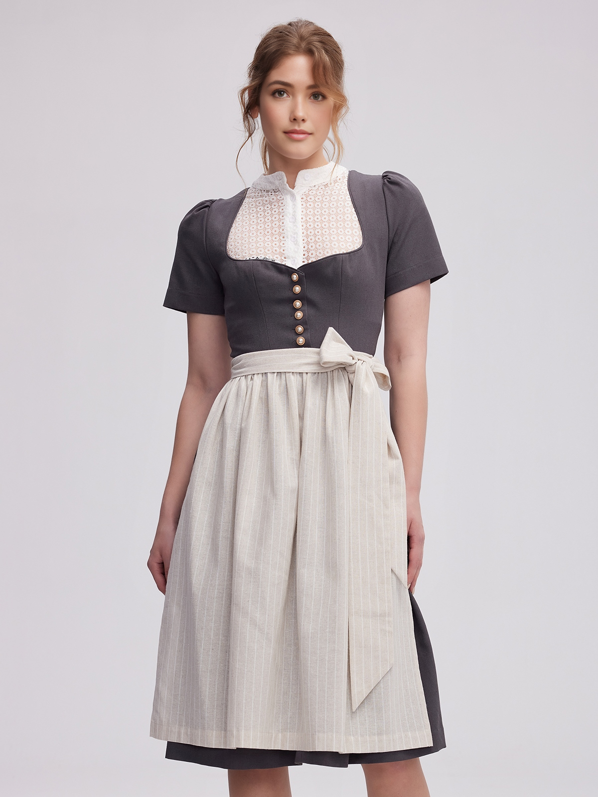 Graues Dirndl mit modernem Schnitt