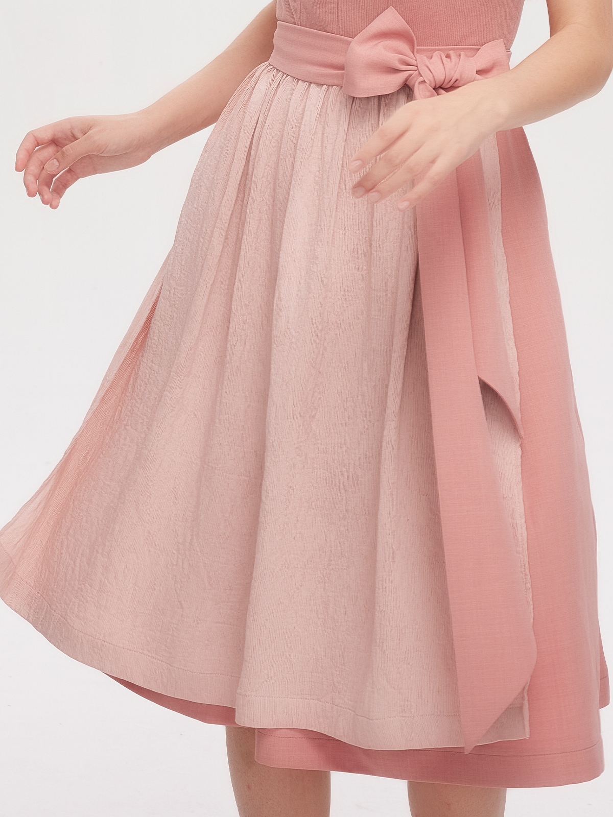 Moderne Dirndlbluse in Rosa