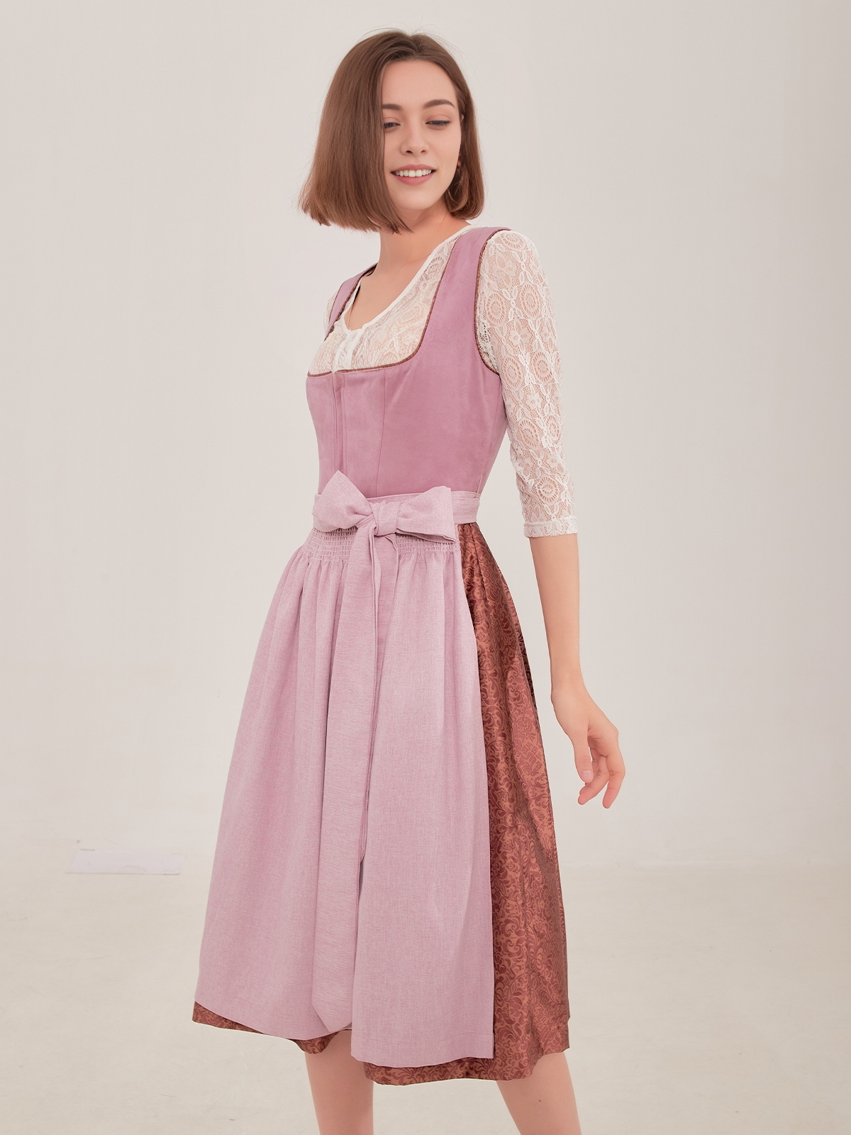 Ein elegantes Lila Leder Dirndl