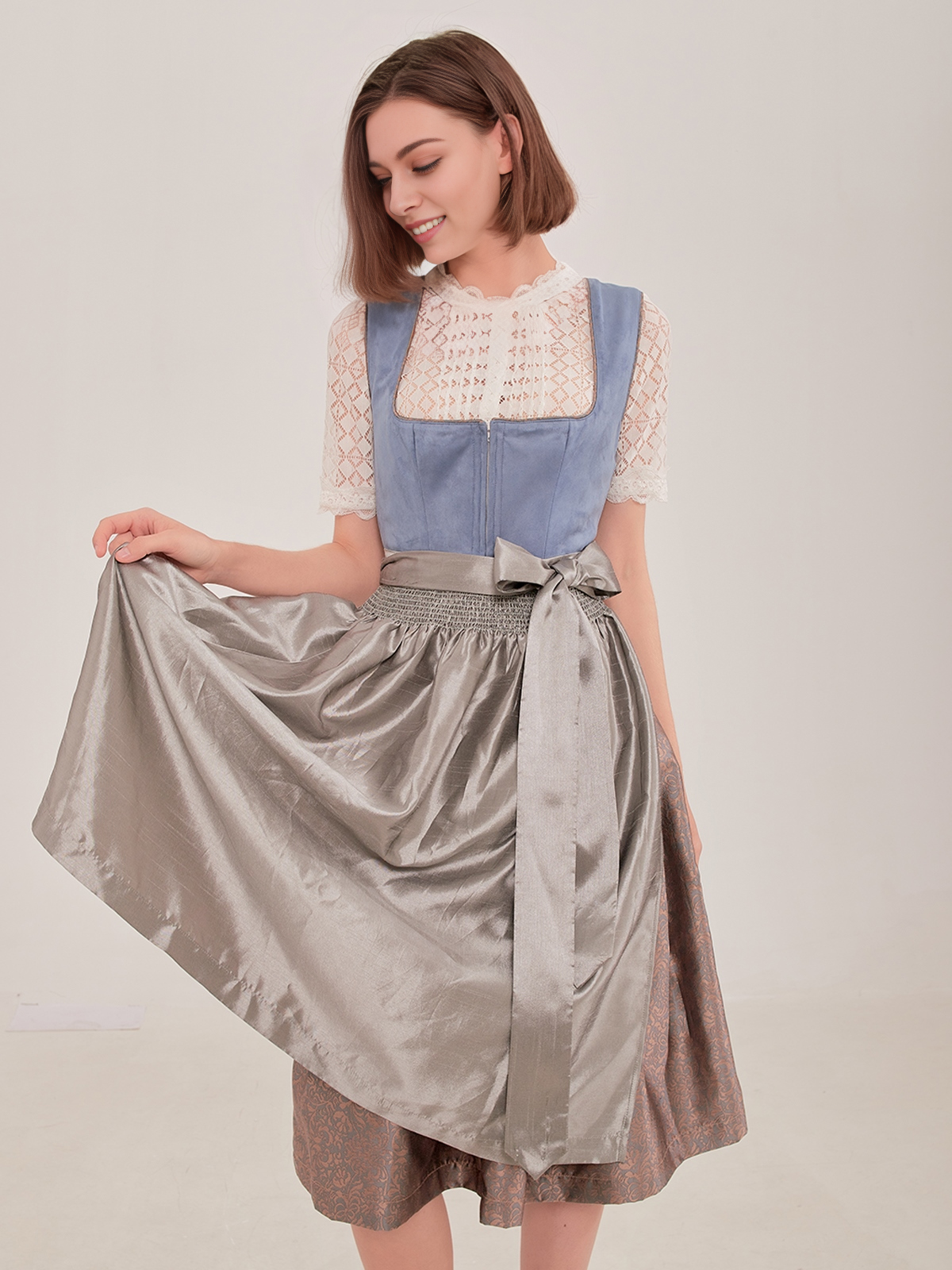 Dirndl in Blau – Ein Beispiel für moderne Trachtenmode