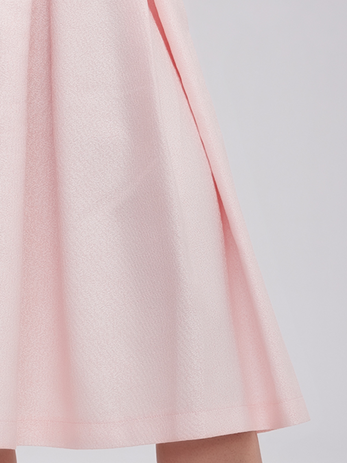 Dirndl in Rosa mit floralen Details