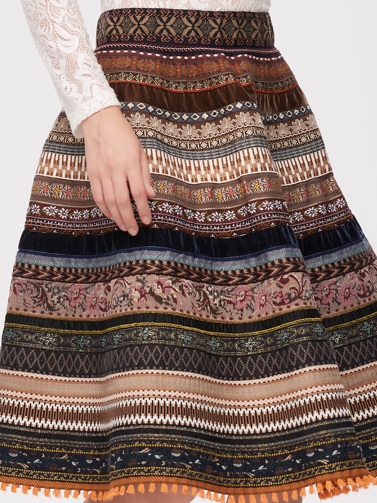 Dirndl in Braun mit traditionellem Schnitt