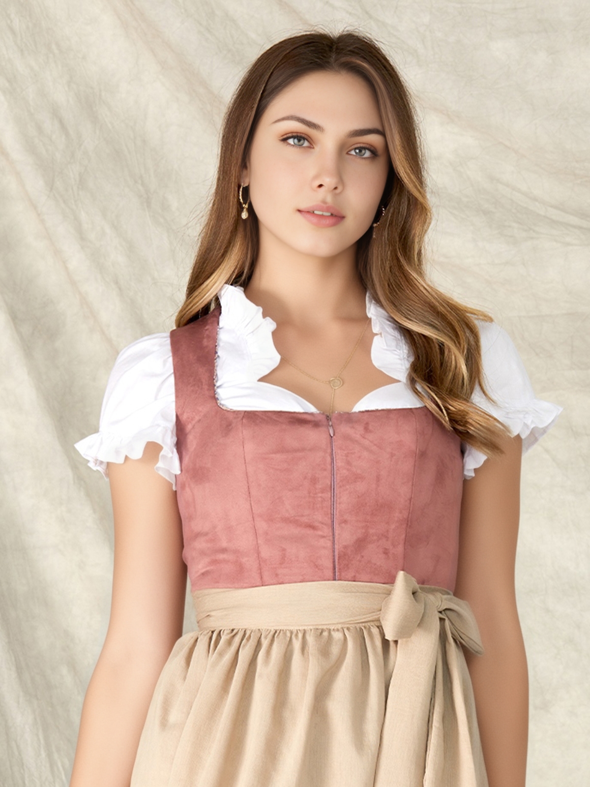 Rosa Dirndl mit Spitzenbluse