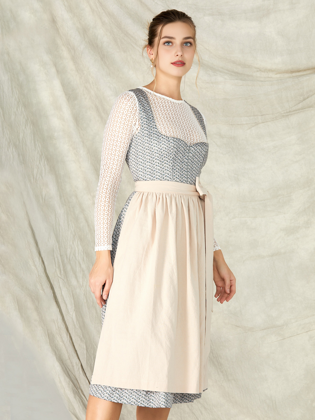 Modernes Dirndl in Blau