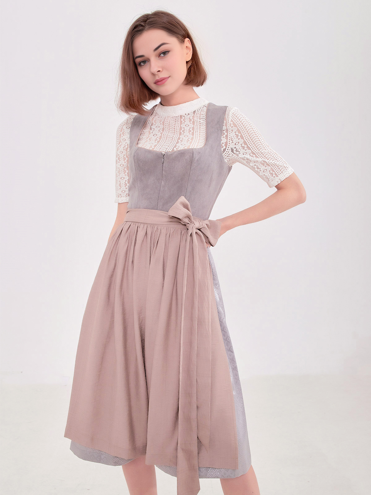 Elegantes graues Dirndl mit modernem Schnitt