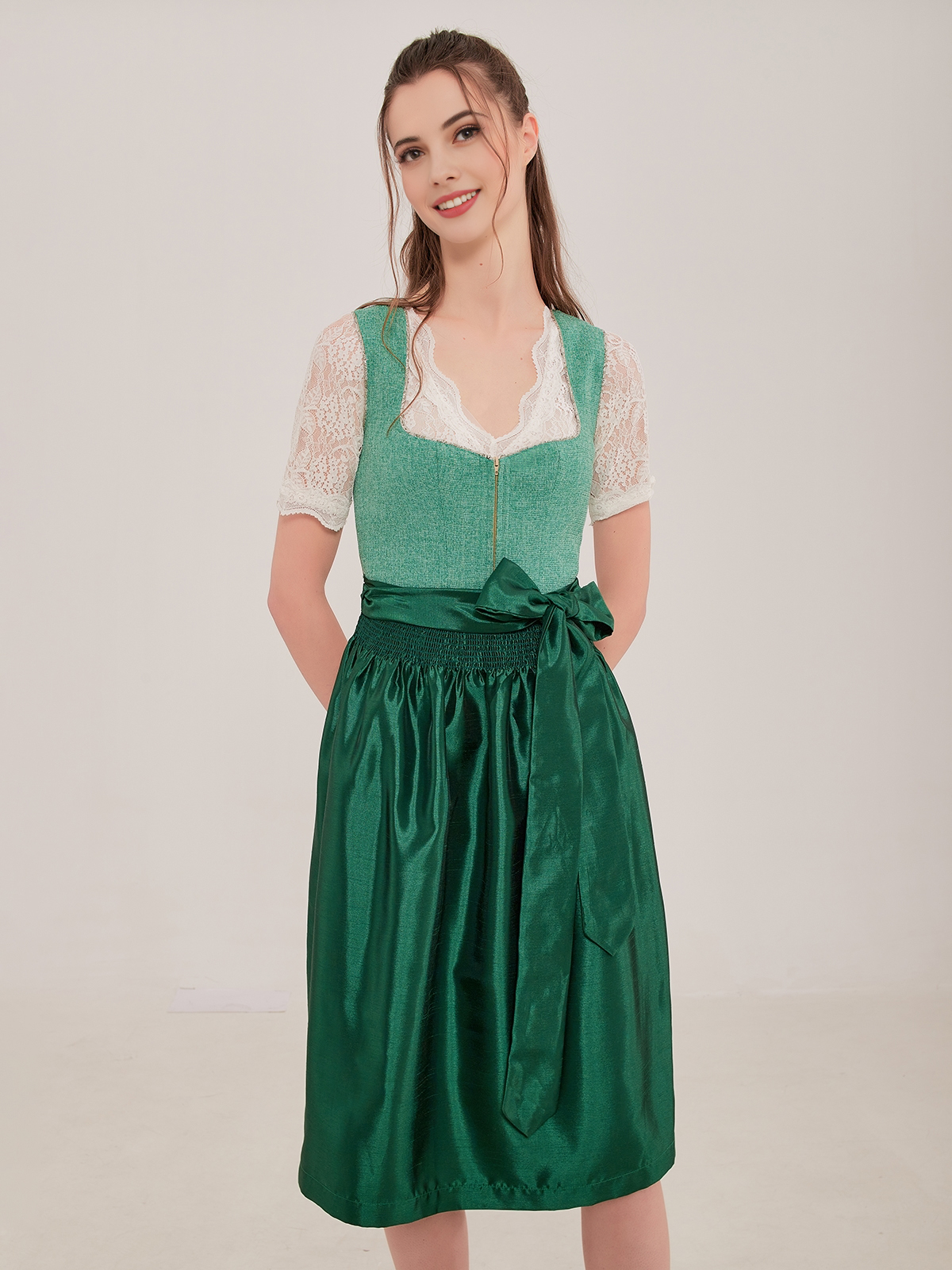Modernes Dirndl in Blau