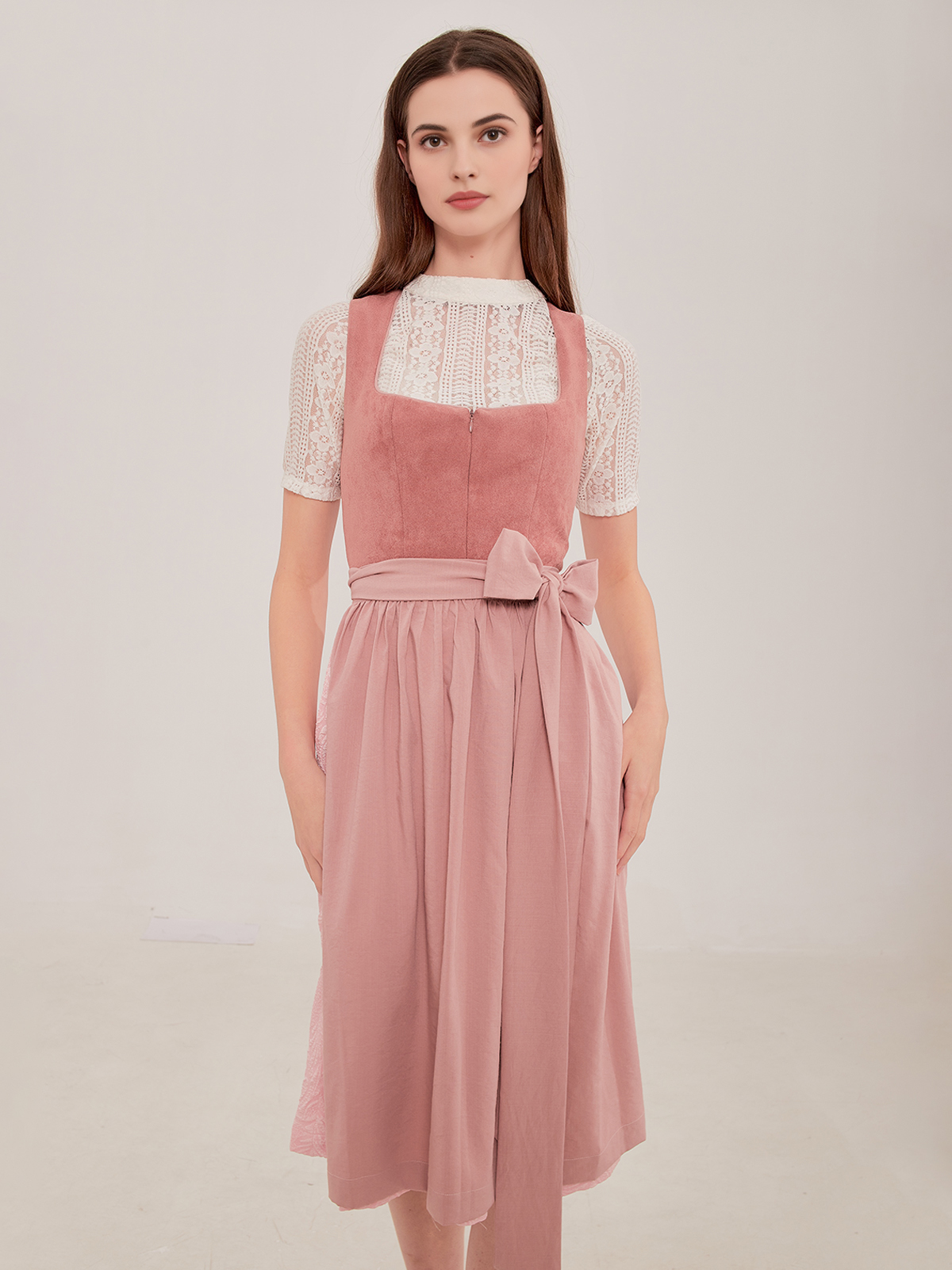 Moderne Dirndlbluse in Rosa