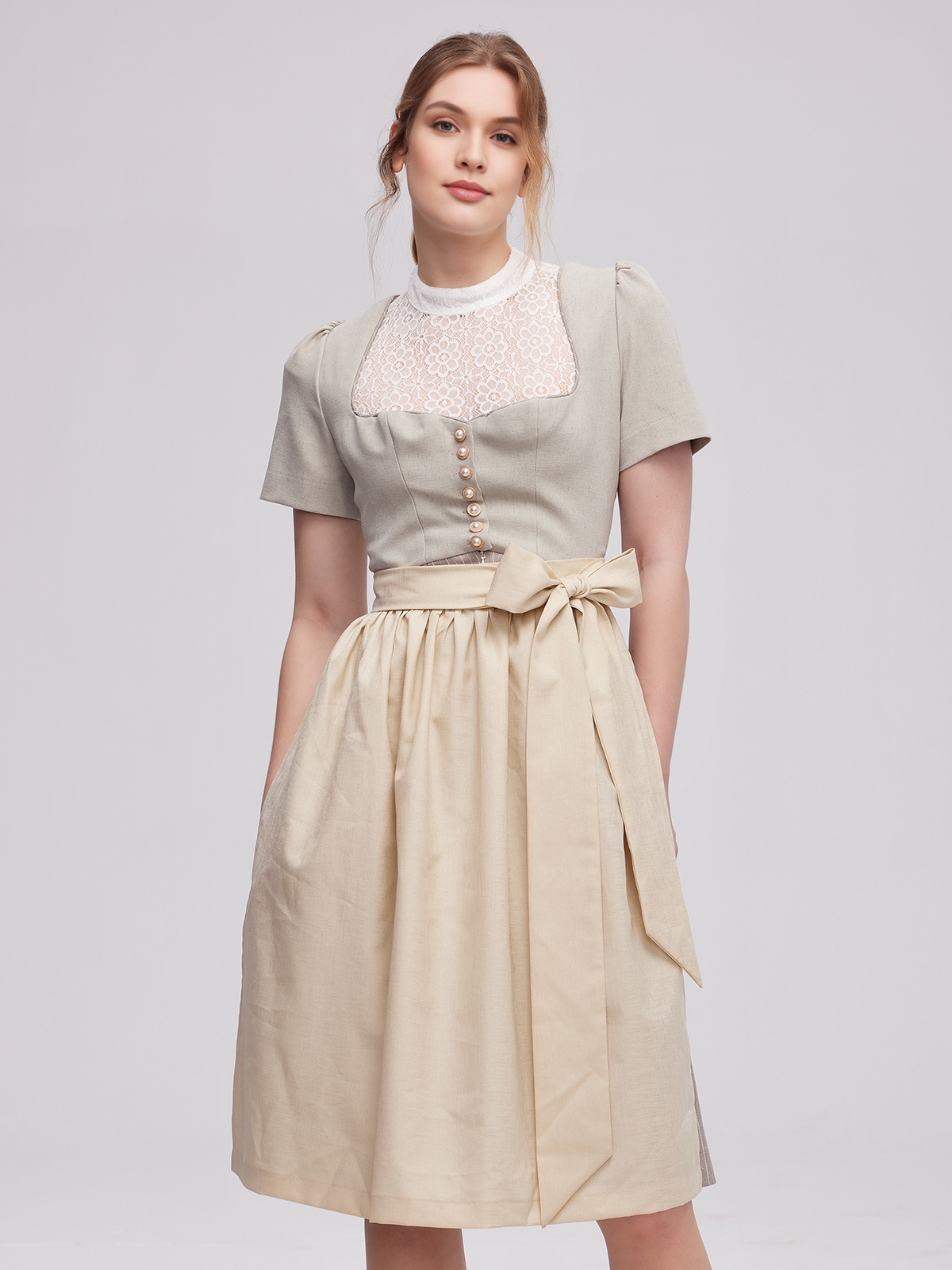Modernes grau Dirndl mit schlankem Schnitt