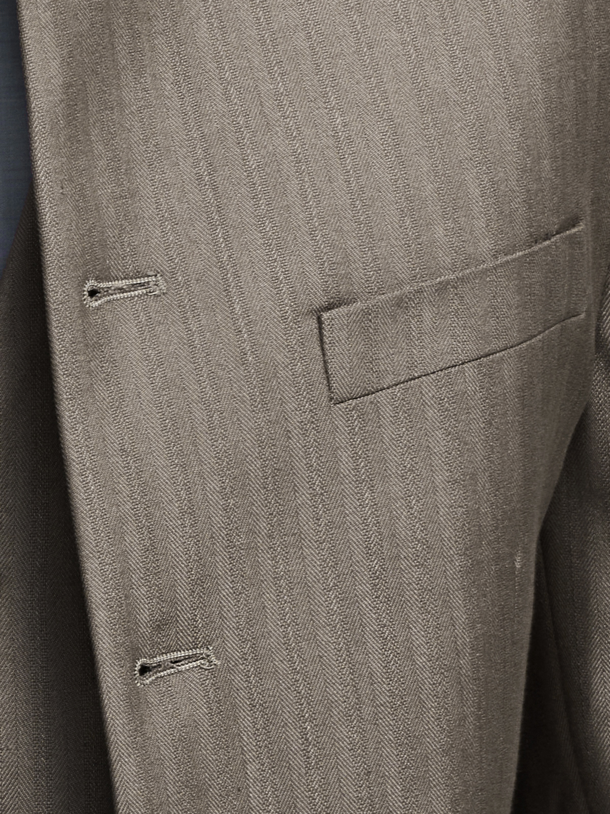 Ausgefallenes Dirndl in Braun mit modernem Schnitt