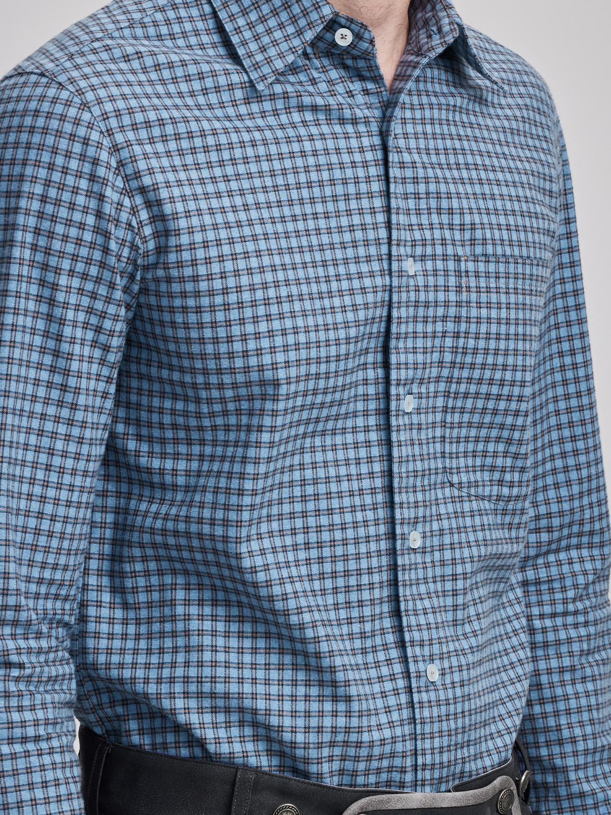 Dirndl in Blau mit eleganter Bluse