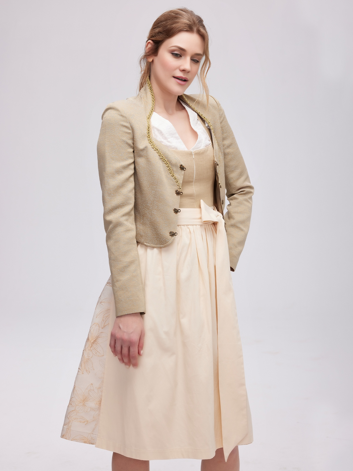 Dirndl mit grüner Jacke