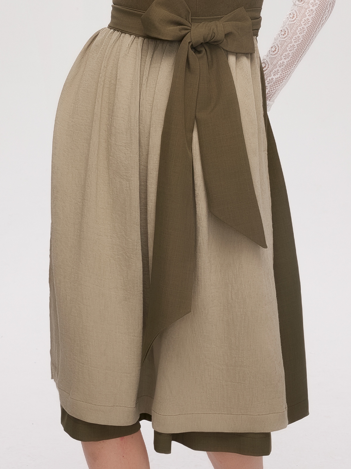 Modernes Dirndl in Grün