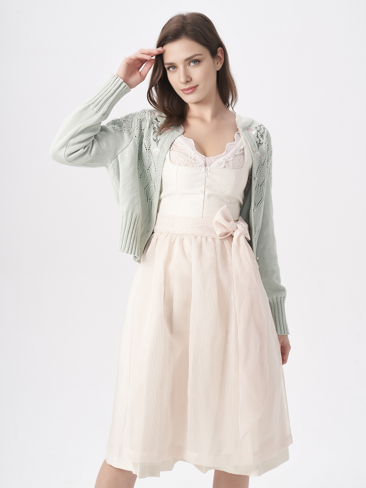 Dirndlbluse mit V-Ausschnitt in Grün