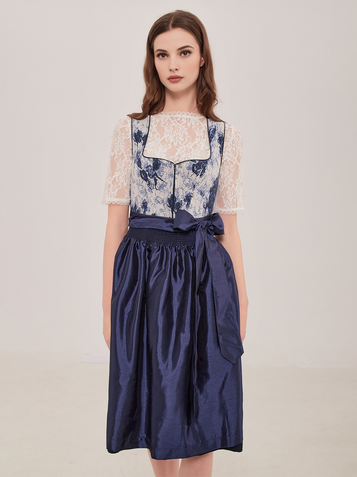 Dirndl Karolina in Hellblau