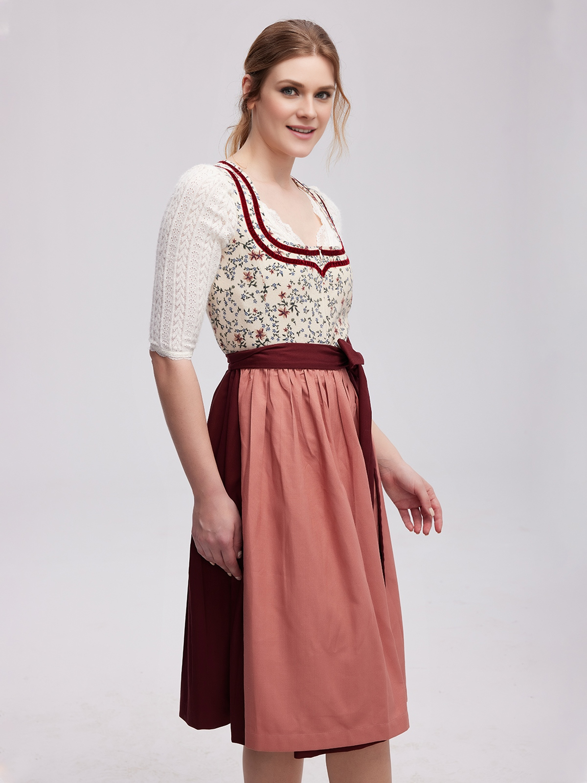 Dirndl Rot Günstig – Elegant und traditionell