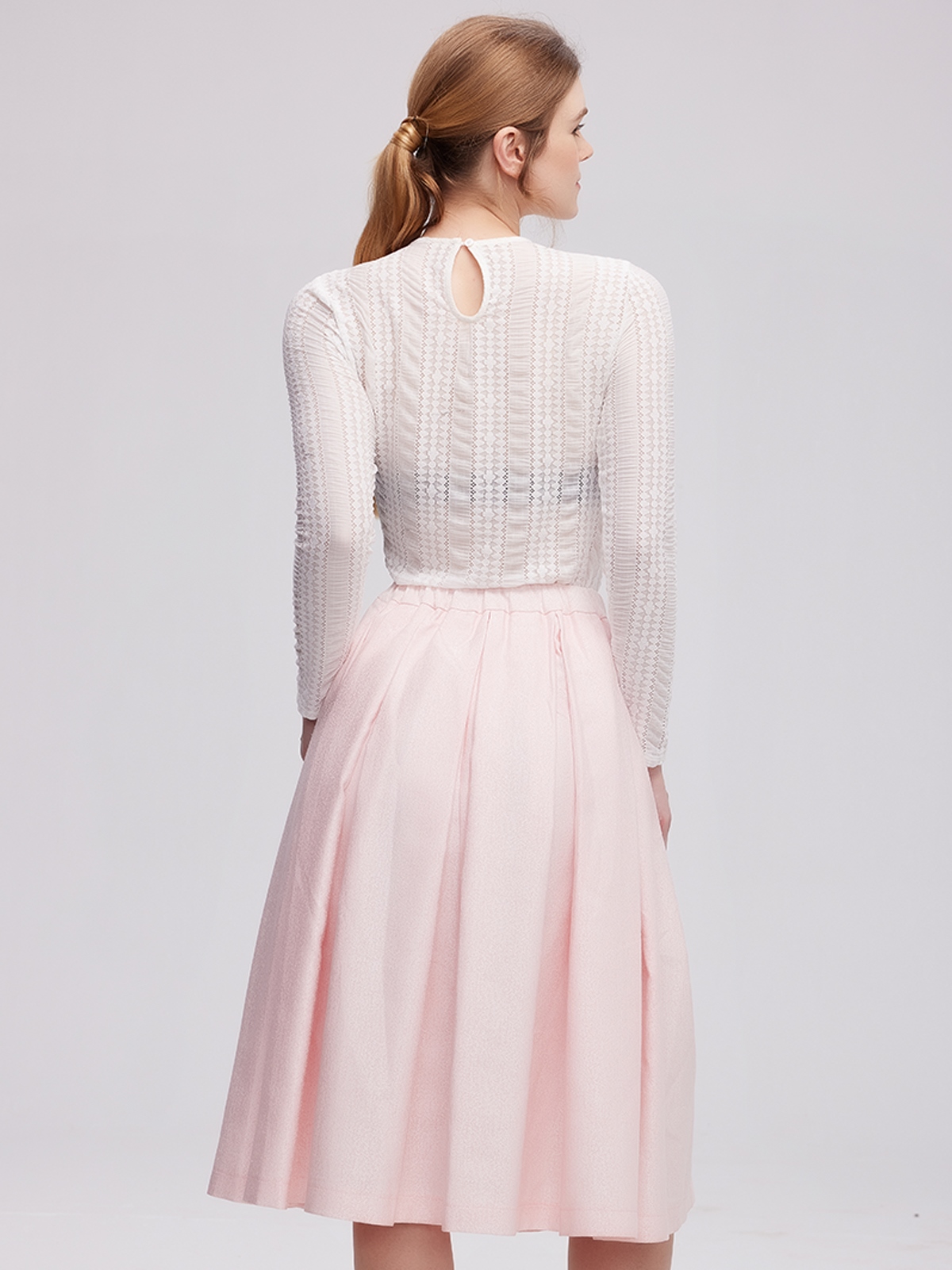 Moderne Dirndlbluse in Rosa mit Spitzendetails