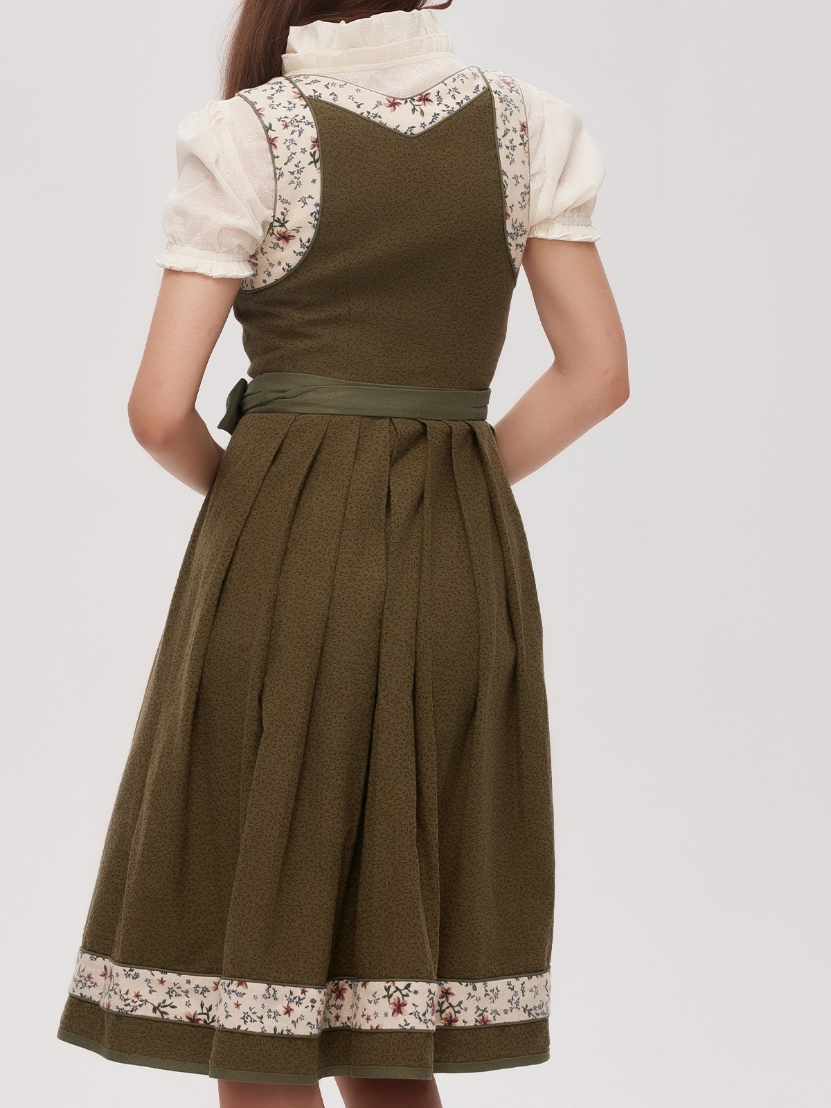 Dirndl Grün Beige – Eleganz trifft Natur